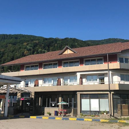 Time-Out - Valea Oltului Hotel Balota  Екстериор снимка