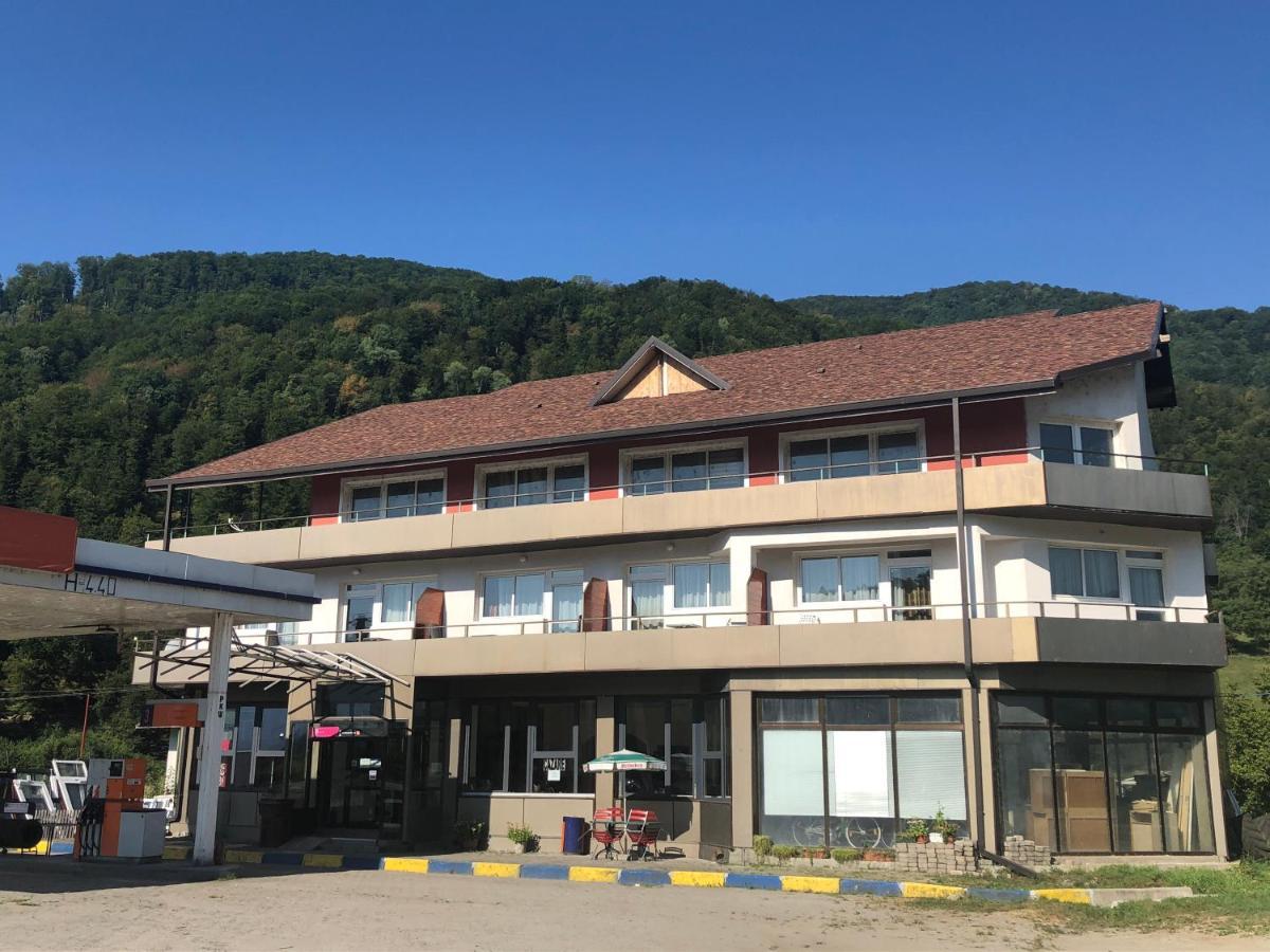 Time-Out - Valea Oltului Hotel Balota  Екстериор снимка